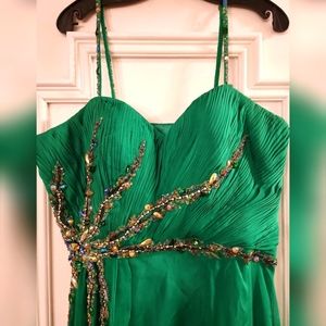 Dave and Johnny emerald grogeous evening dress